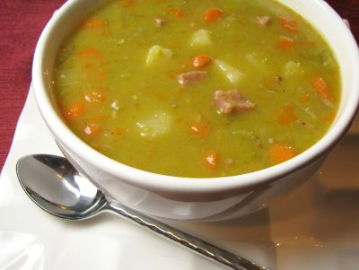 Pea soup with tomatoes