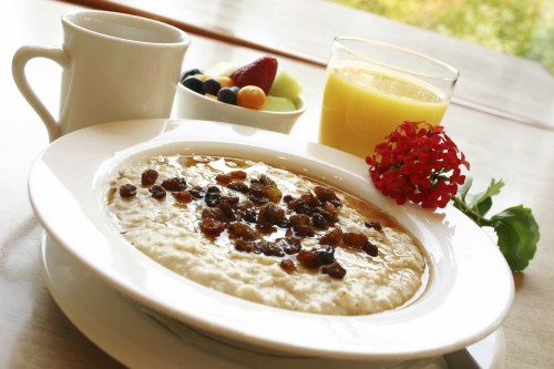 Serie de desayuno - avena con pasas