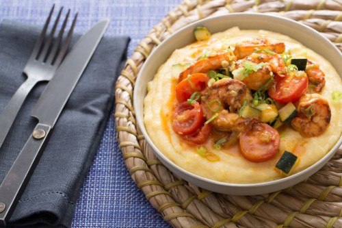 Porridge de maïs avec des crevettes