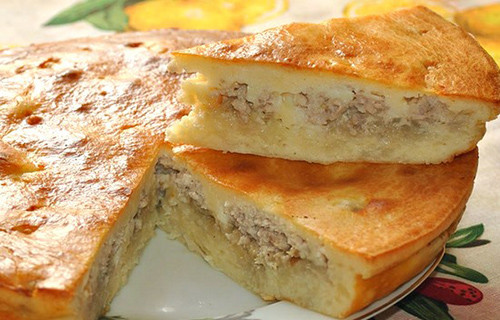 Pirog-zalivnoy-s-kuritsey-i-kartoshkoy