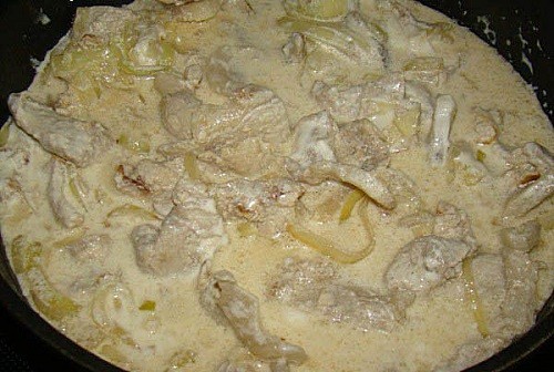 Svinina-V-SMETANOM-Souse