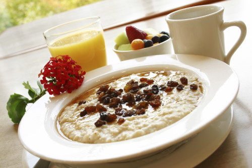 Serie de desayuno - avena con pasas