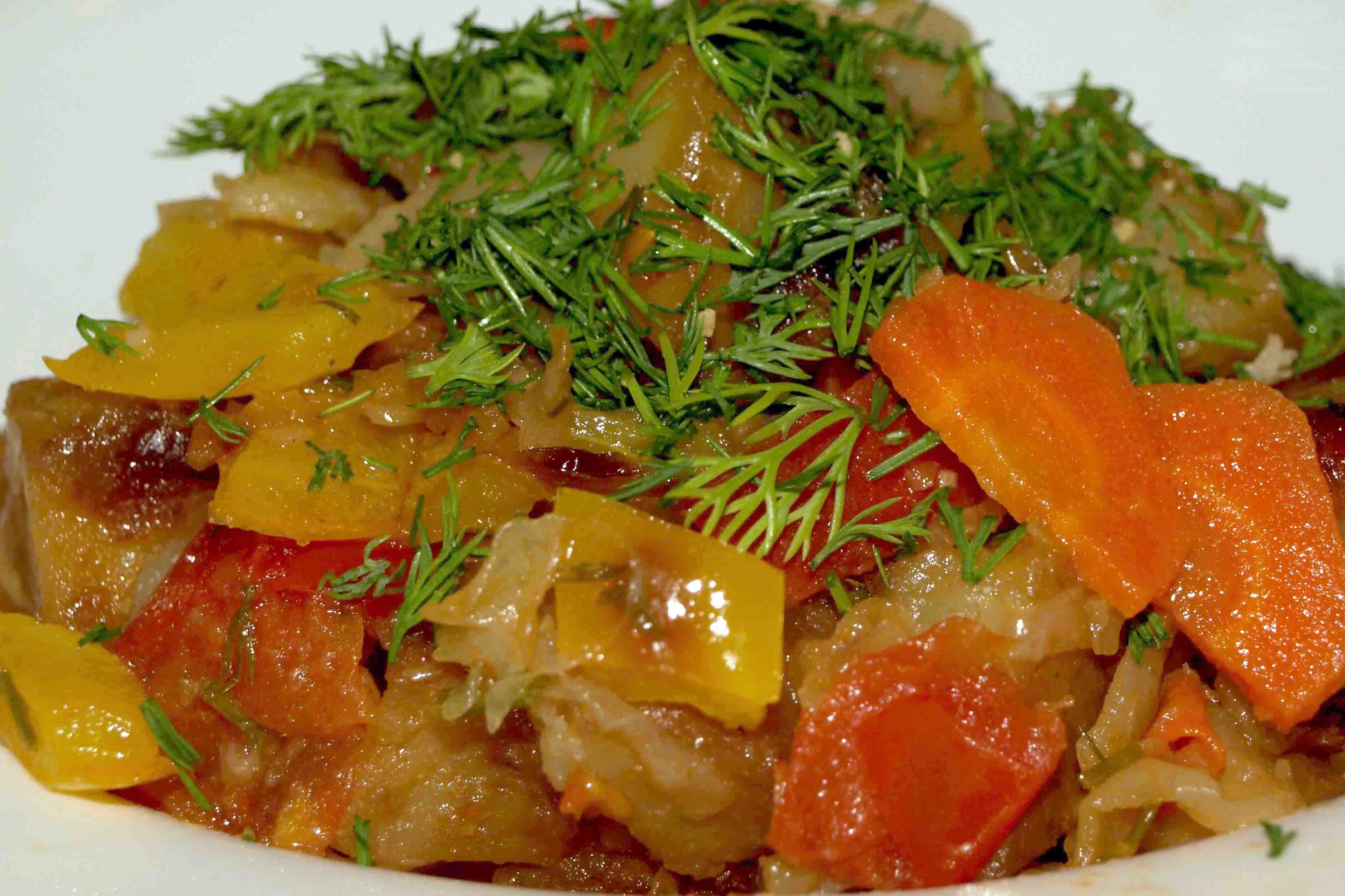 Тушеные овощи с фаршем. Овощное рагу с капустой. Анталийское овощное рагу. Овощное рагу ( капуста, картофель, лук,морковь, перец). Овощное рагу с кабачками.