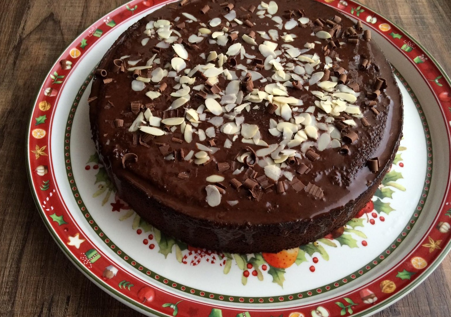 Простой рецепт шоколадного торта с фото. Шоколадный торт. Домашний шоколадный торт. Домашний шоколадный тортик. Красивый шоколадный домашний торт.